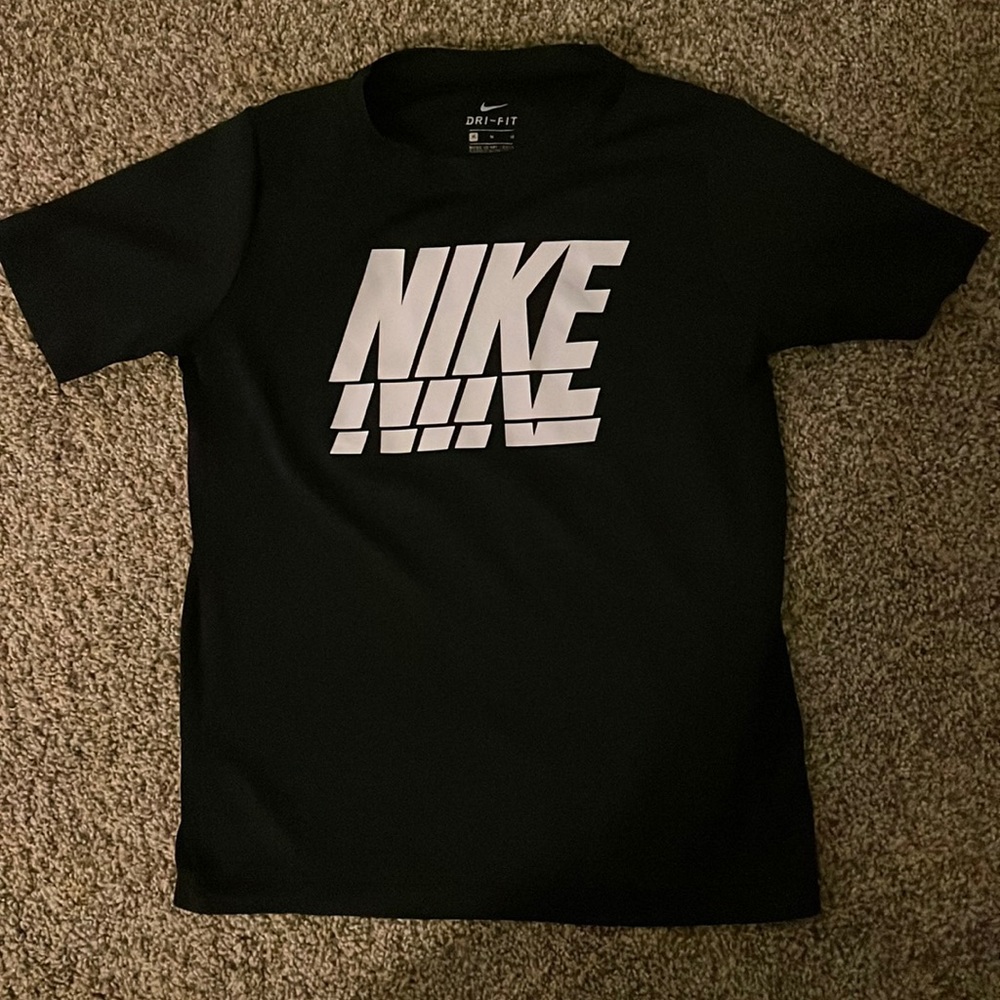 Nike DriFit Youth Medium